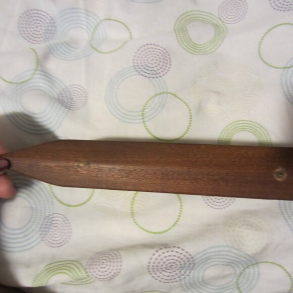 VINTAGE/11 & 1/2-INCH WOODEN/HANDHELD YARN HOLDER - Picture 6 of 9